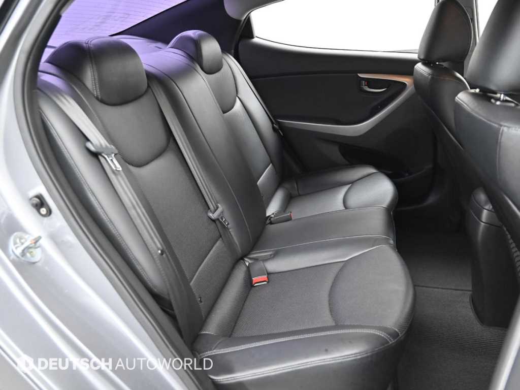 HYUNDAI Avante - Vista 12