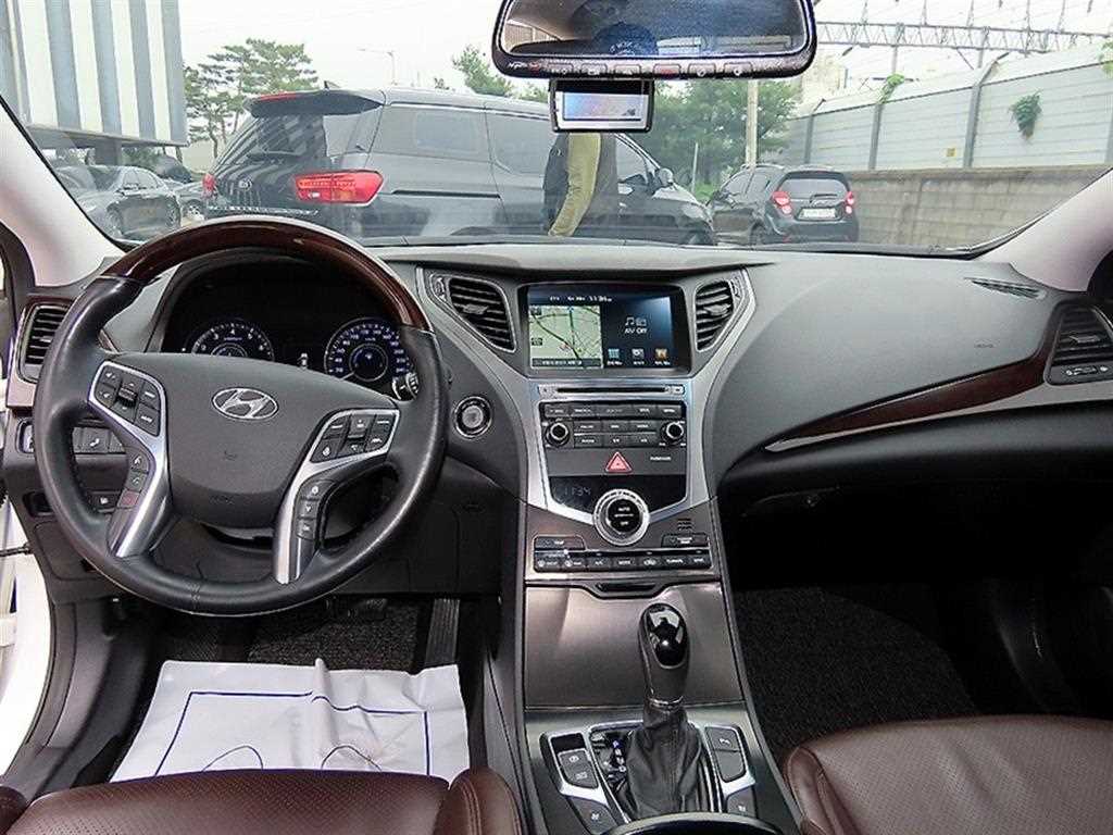 HYUNDAI Grandeur - Vista 7
