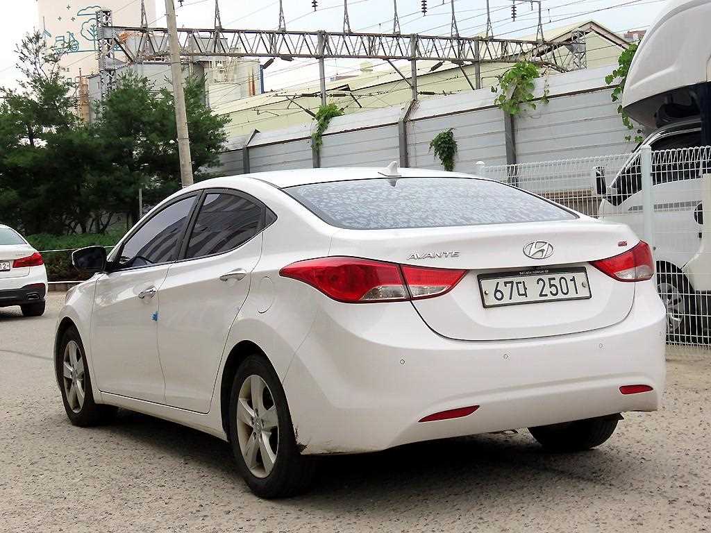 HYUNDAI Avante - Vista 3