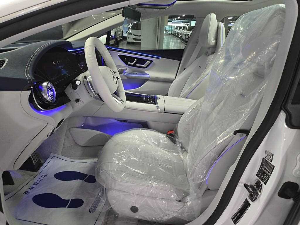 Mercedes Benz EQE - Vista 5
