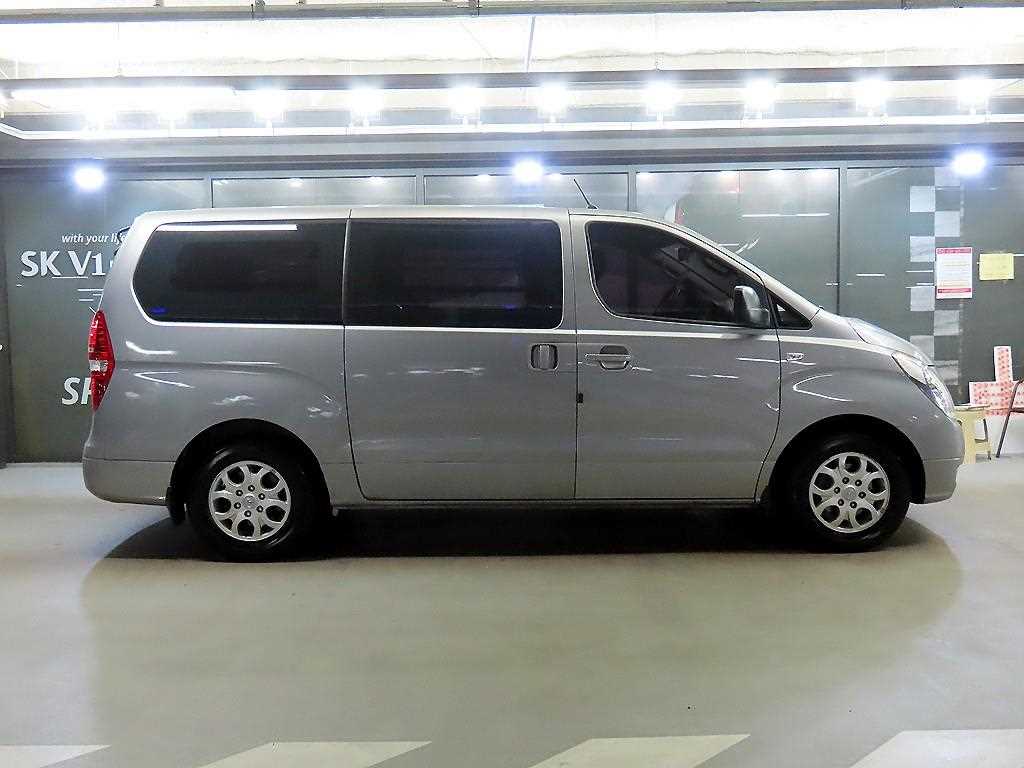 HYUNDAI Starex - Vista 3