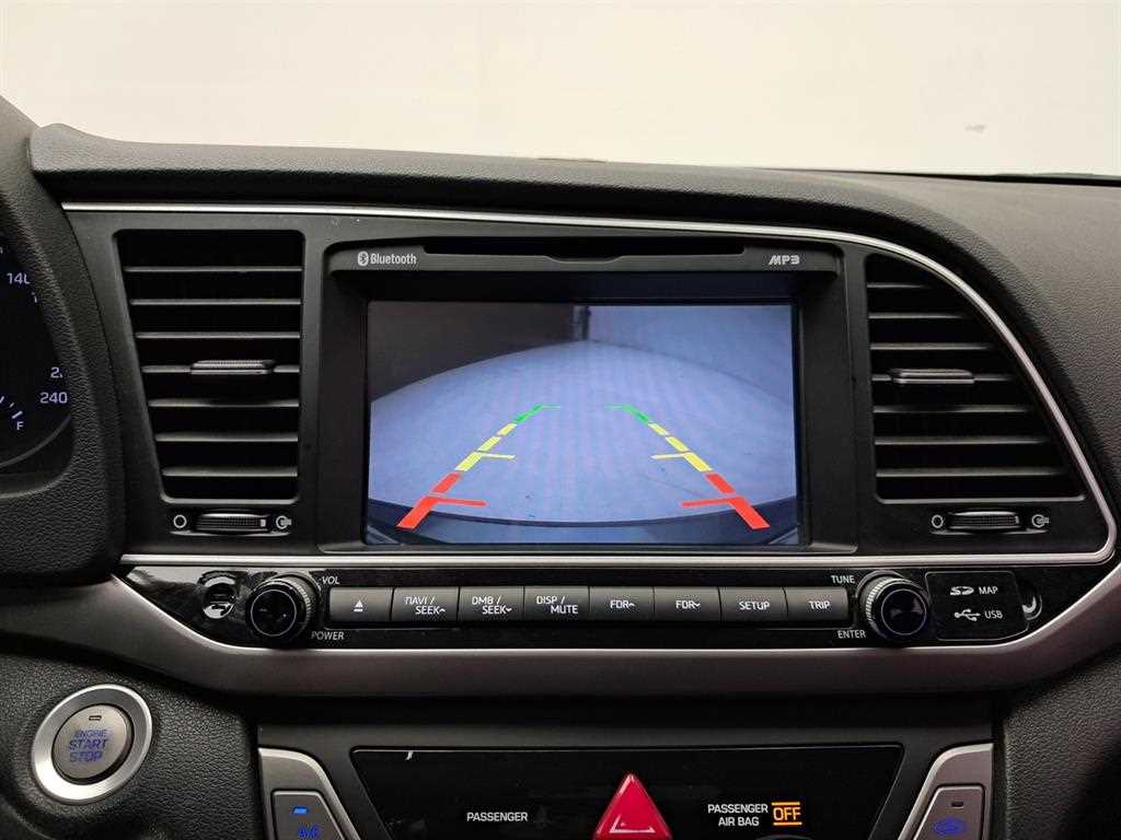 HYUNDAI Avante - Vista 10