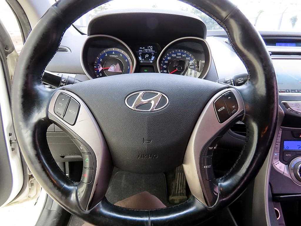 HYUNDAI Avante - Vista 8
