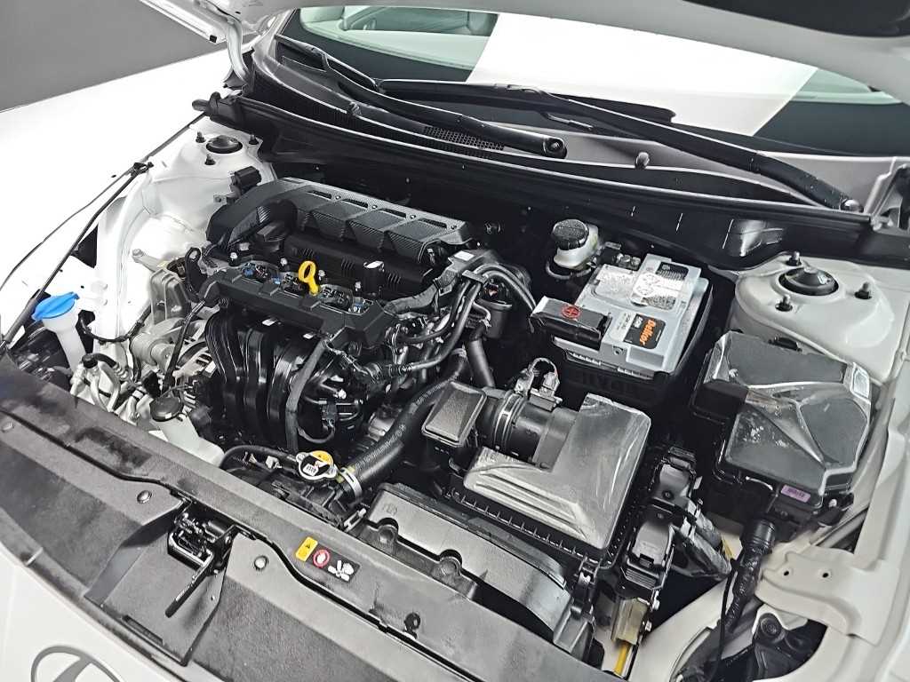 HYUNDAI Avante - Vista 5