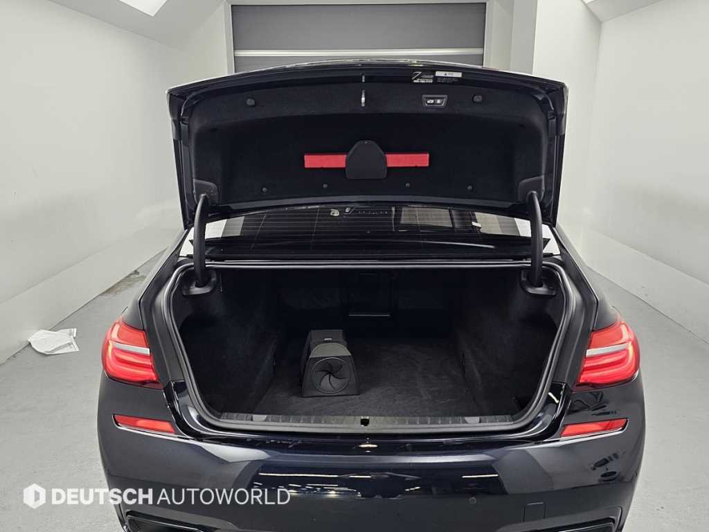 BMW 7 Series - Vista 5