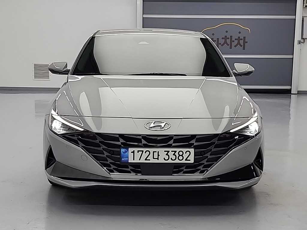 HYUNDAI Avante - Vista 2