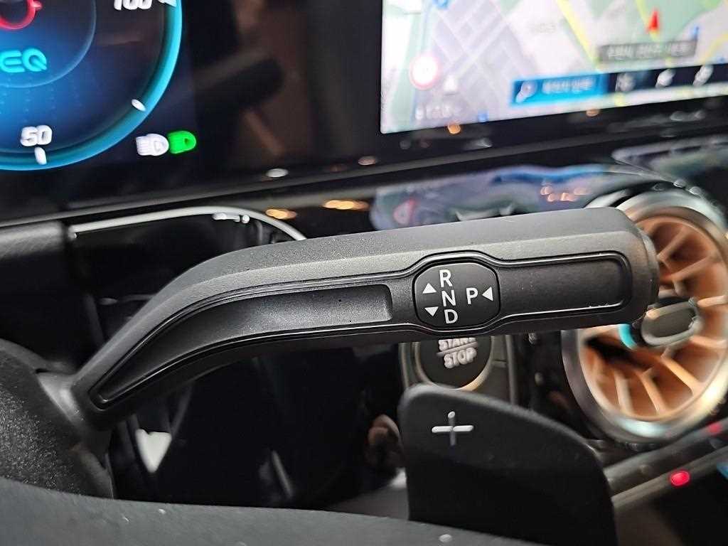 Mercedes Benz EQA - Vista 8