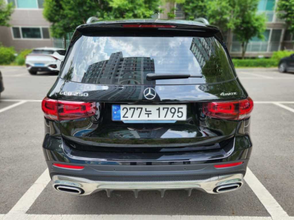Mercedes Benz GLB Class - Vista 4