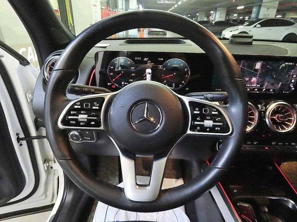 Mercedes Benz GLB Class - Vista 8