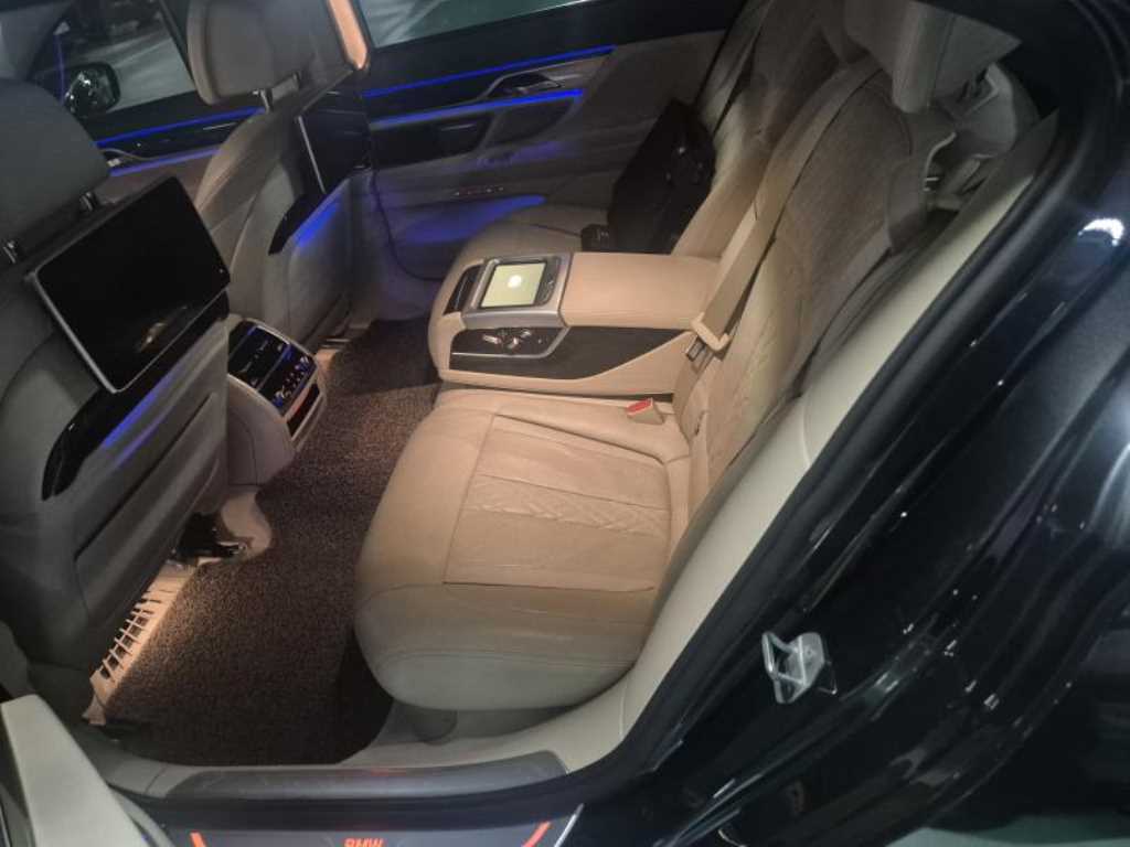 BMW 7 Series - Vista 6