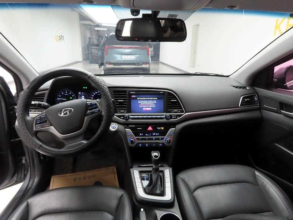 HYUNDAI Avante - Vista 7