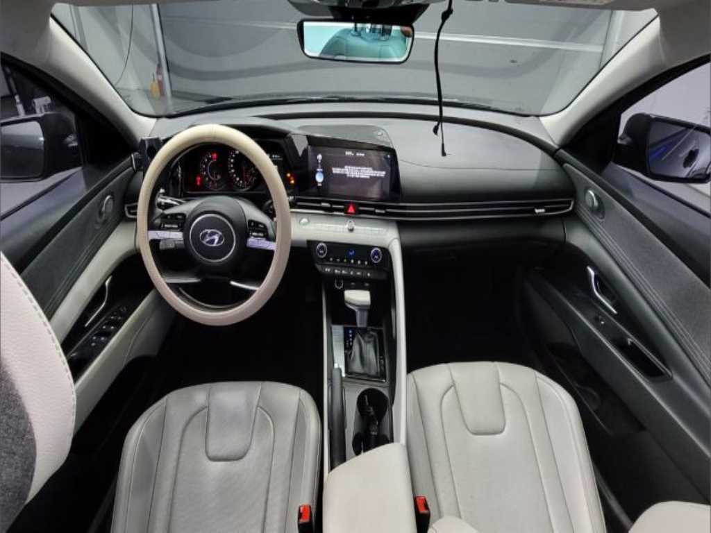 HYUNDAI Avante - Vista 7