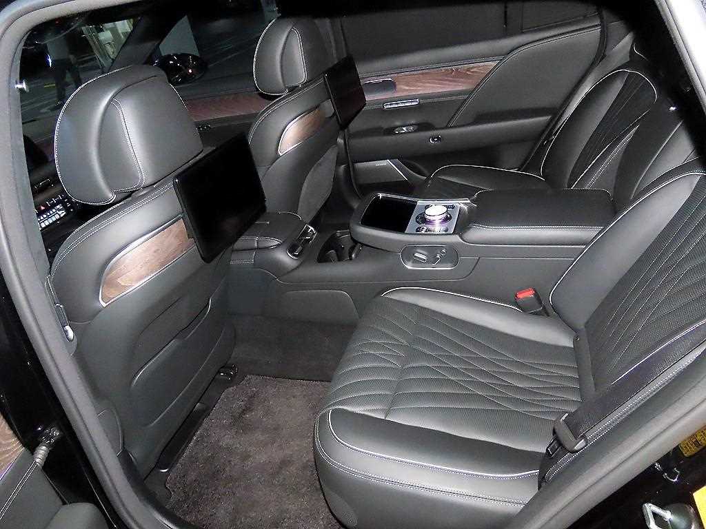 Genesis G90 - Vista 7