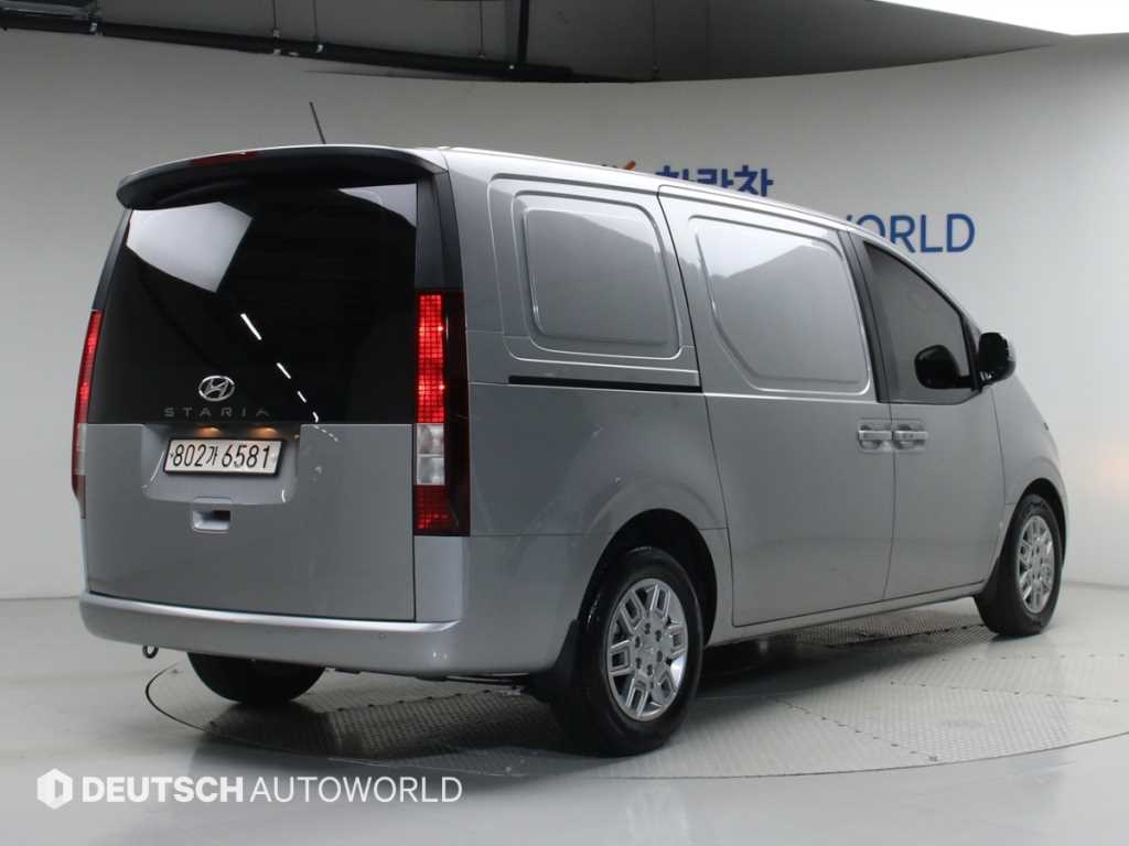 HYUNDAI Staria - Vista 2