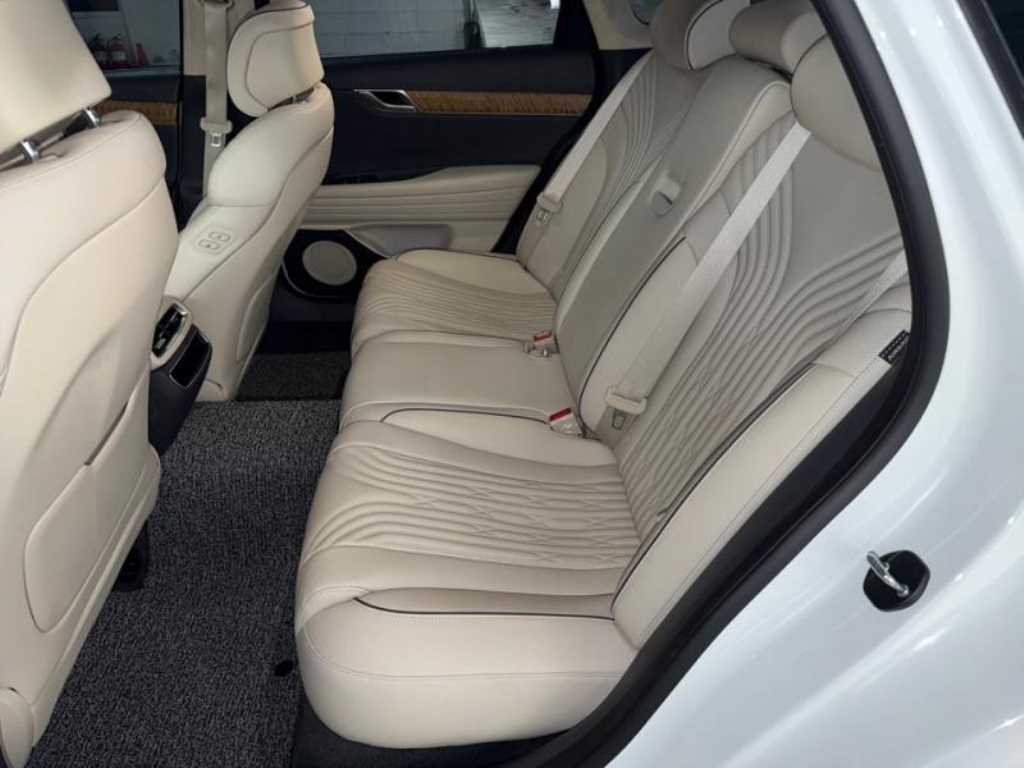 Genesis G80 - Vista 7