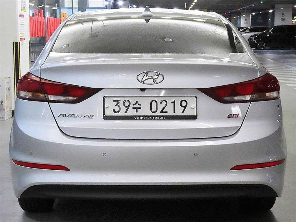 HYUNDAI Avante - Vista 5
