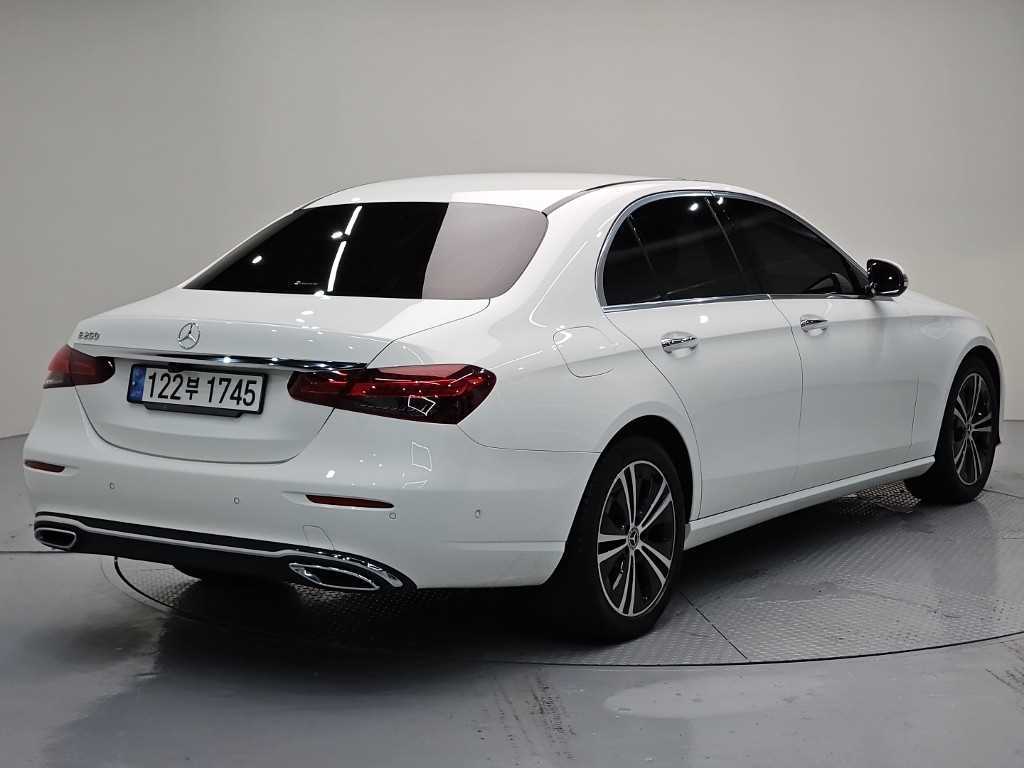 Mercedes Benz E class - Vista 4