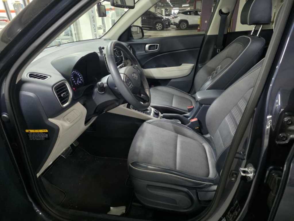 HYUNDAI Venue - Vista 10