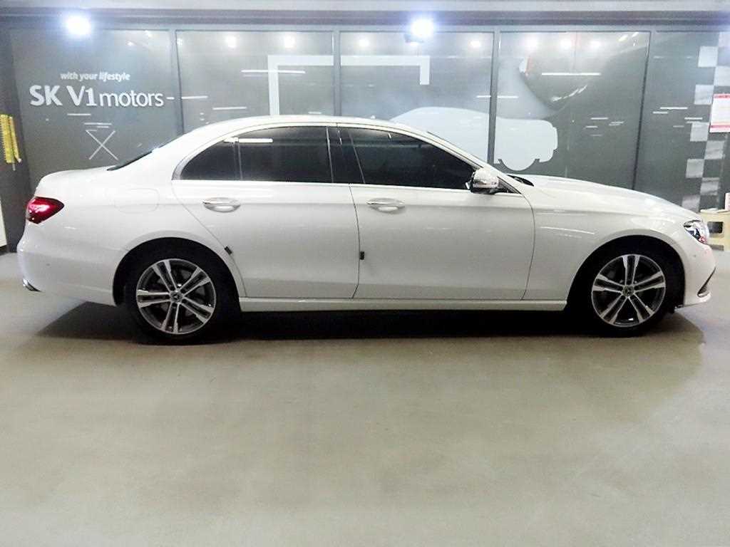 Mercedes Benz E class - Vista 3