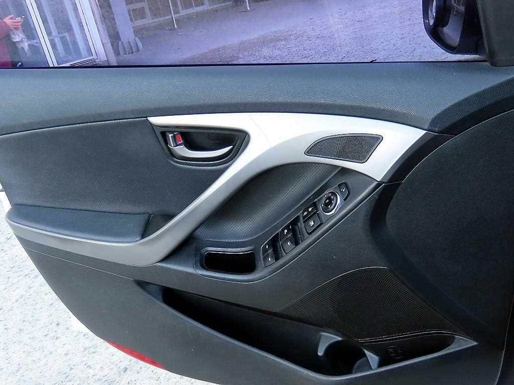 HYUNDAI Avante - Vista 11