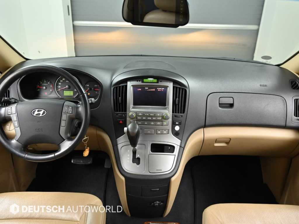 HYUNDAI Starex - Vista 7