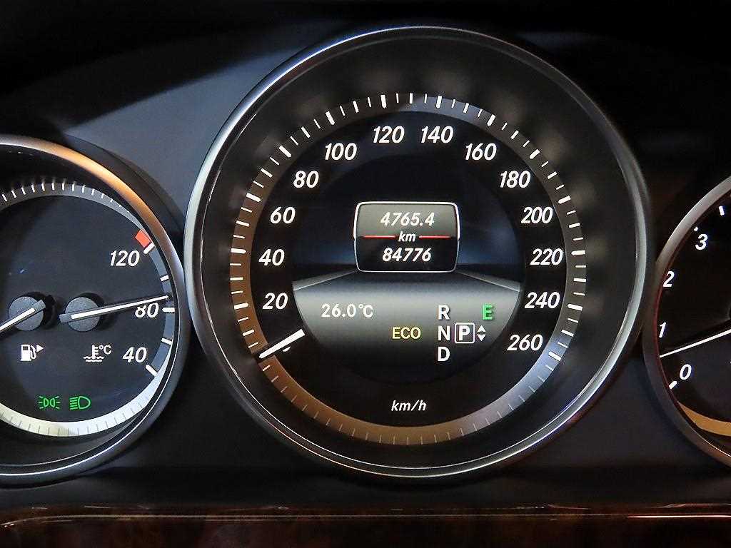 Mercedes Benz E class - Vista 9