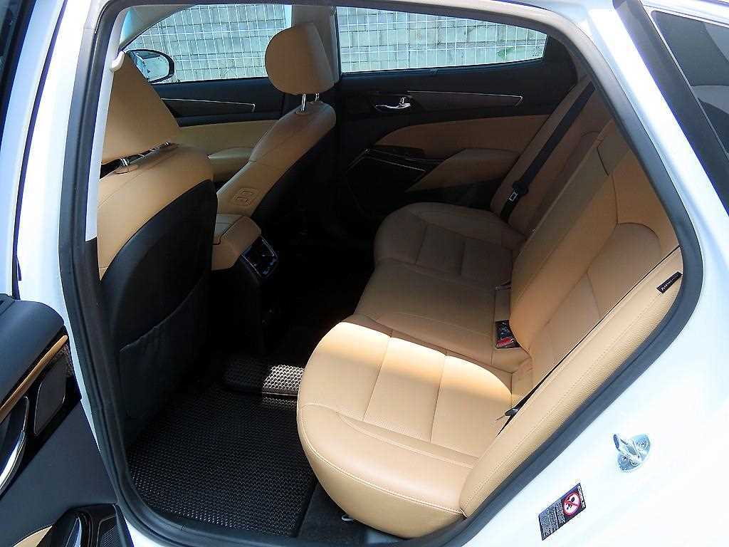 KIA K7 - Vista 6