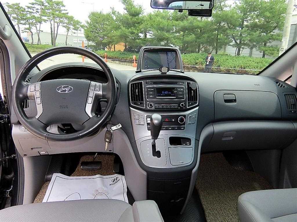 HYUNDAI Starex - Vista 7