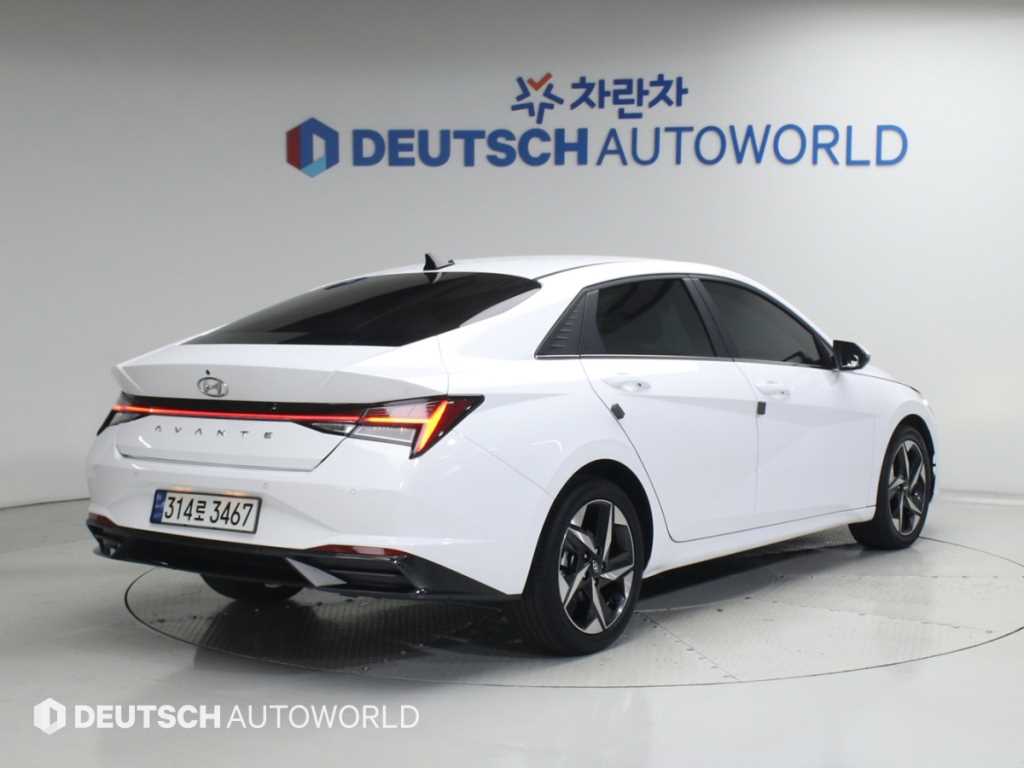 HYUNDAI Avante - Vista 2