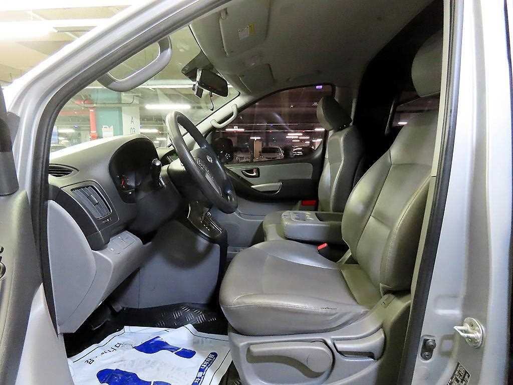 HYUNDAI Starex - Vista 6