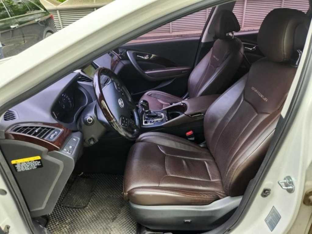 HYUNDAI Grandeur - Vista 10