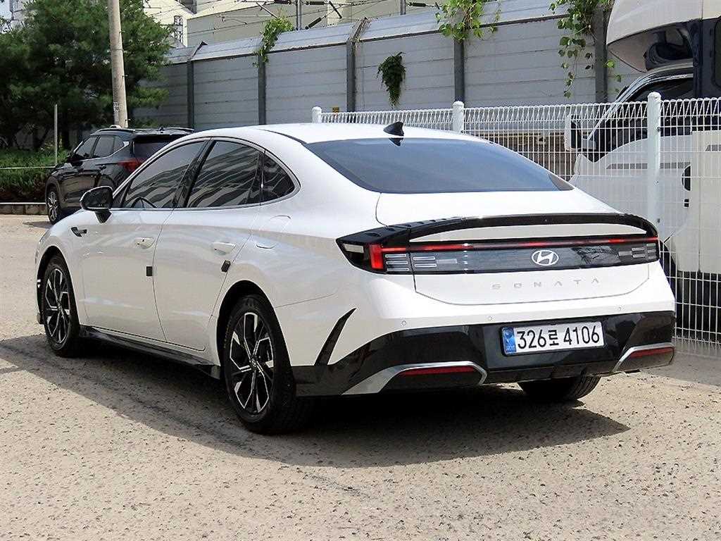 HYUNDAI Sonata - Vista 3