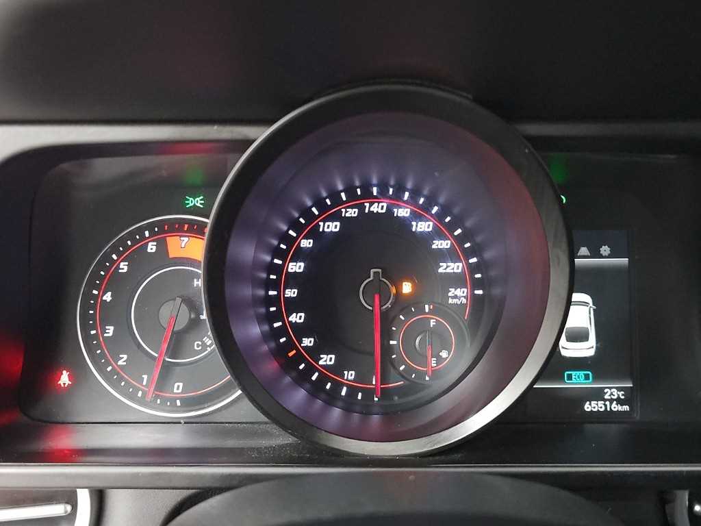 HYUNDAI Avante - Vista 6