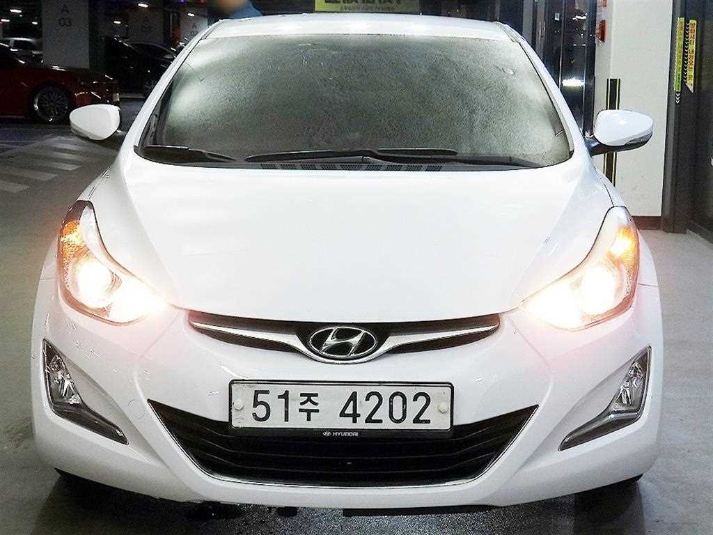 HYUNDAI Avante - Vista 2