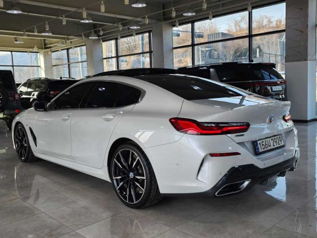 BMW 8 Series - Vista 4
