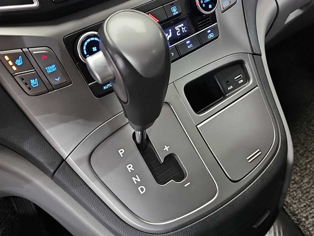 HYUNDAI Starex - Vista 8