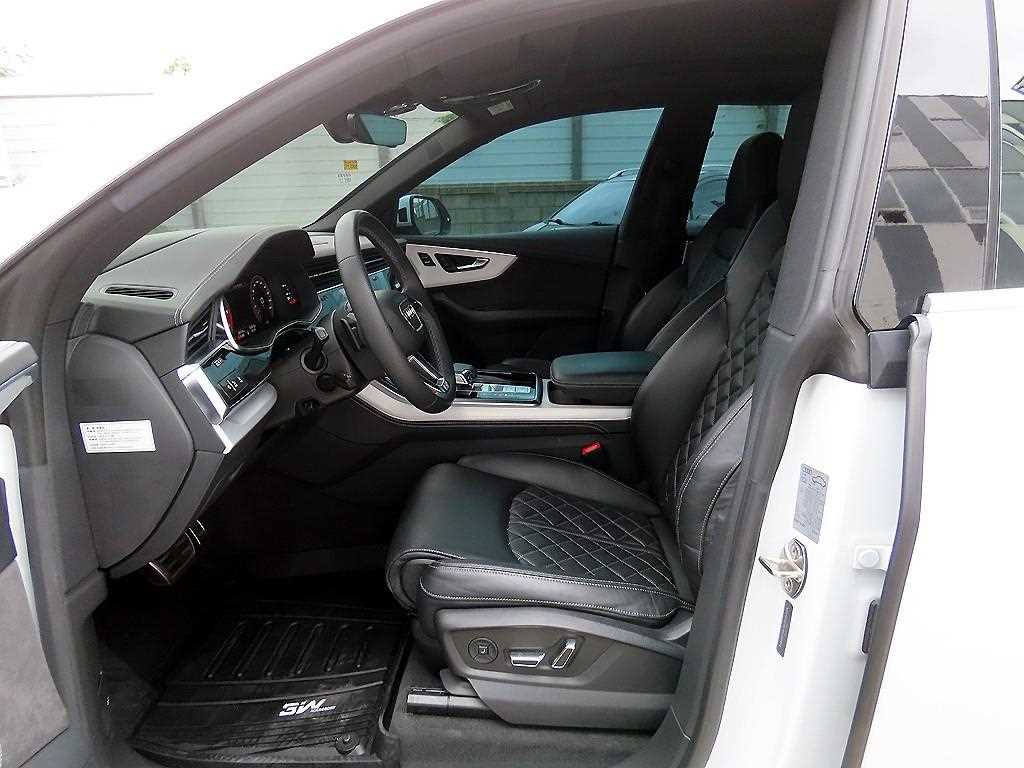 Audi Q8 - Vista 5