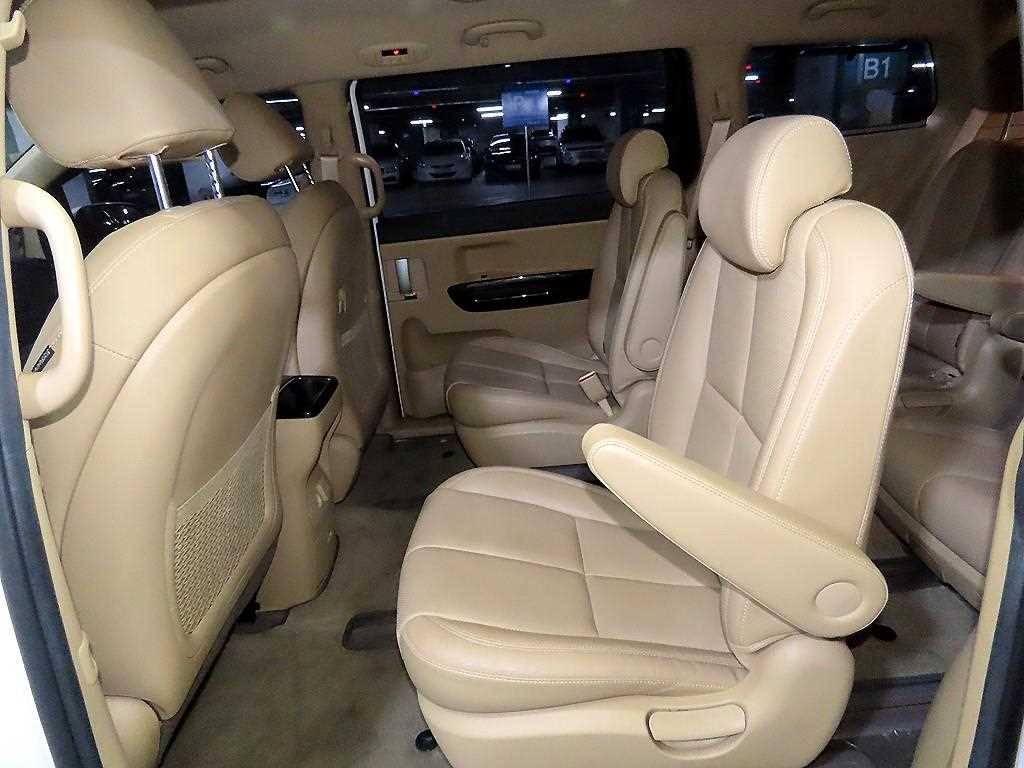 KIA Carnival - Vista 7