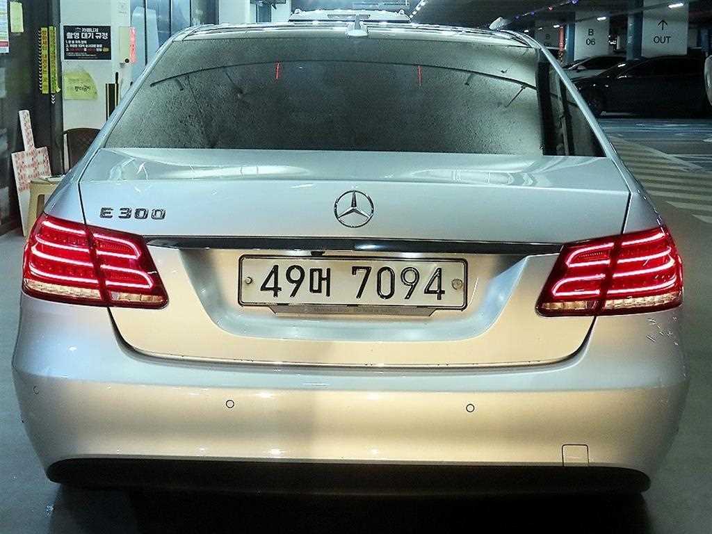 Mercedes Benz E class - Vista 5