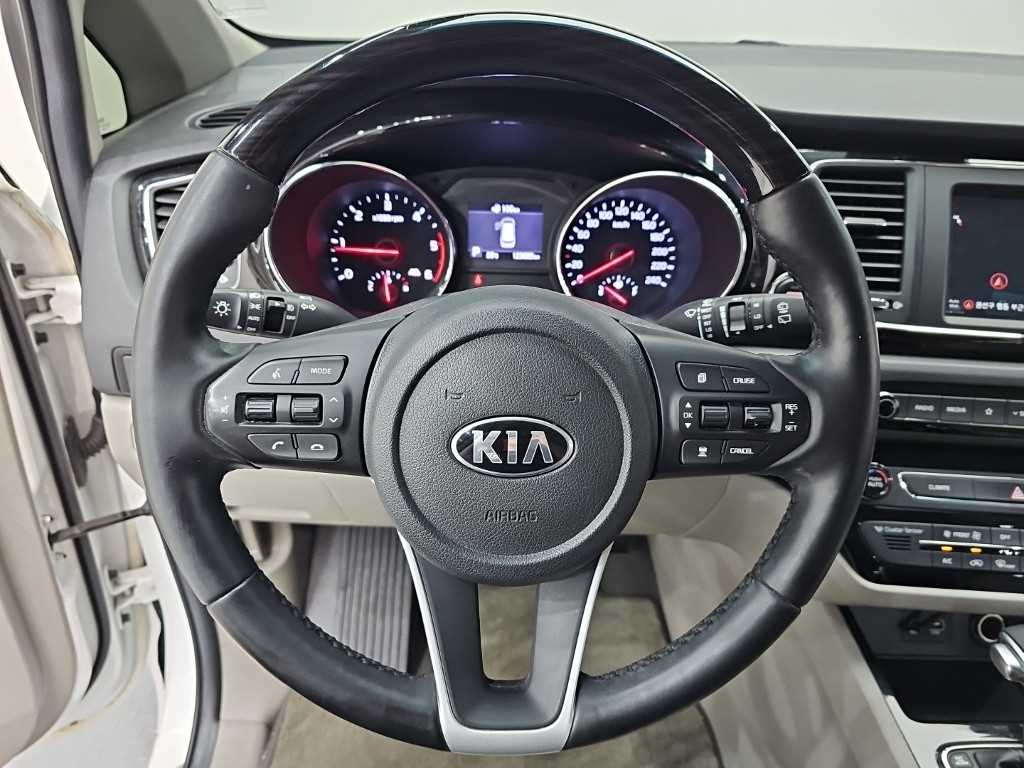 KIA Carnival - Vista 9