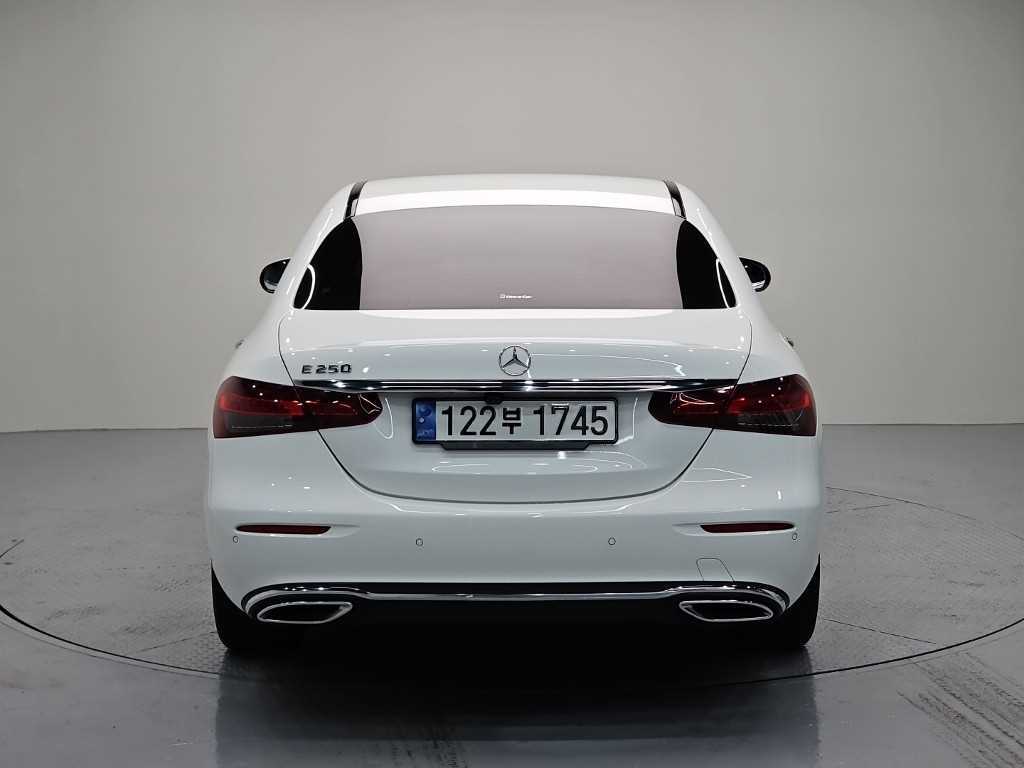 Mercedes Benz E class - Vista 3