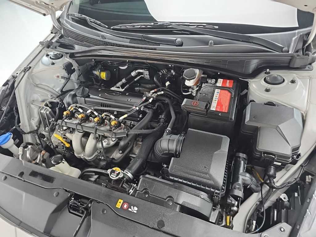 HYUNDAI Avante - Vista 5
