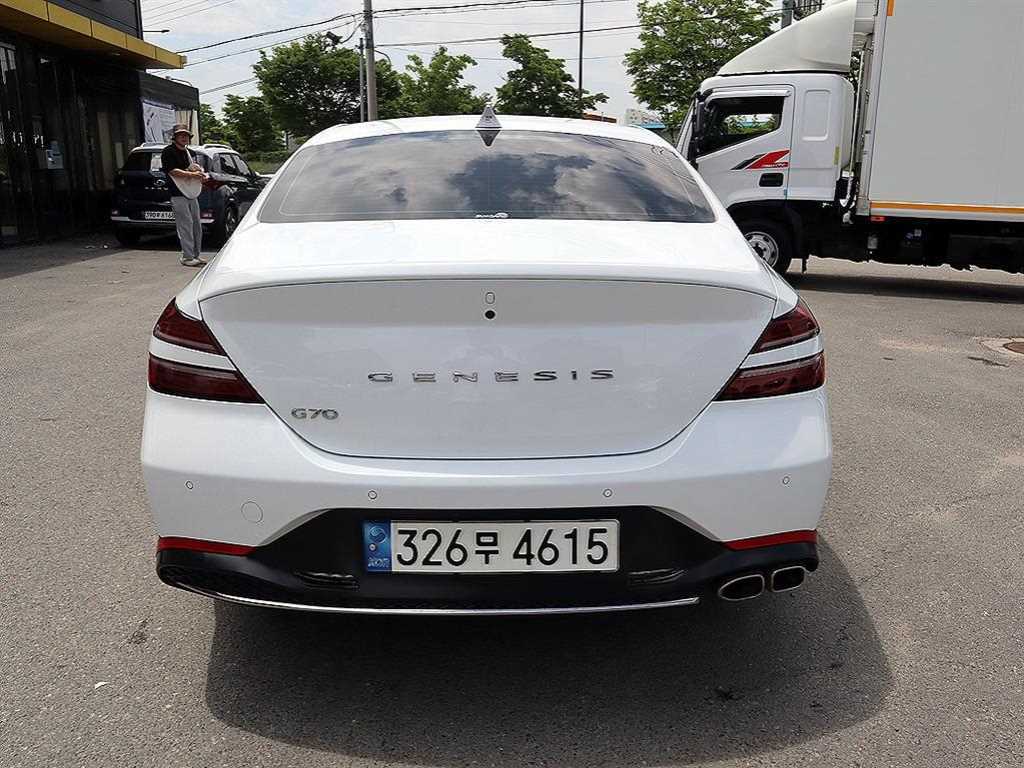 Genesis G70 - Vista 4