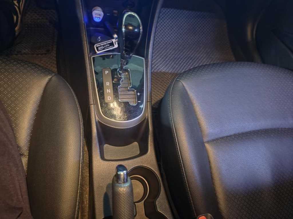 HYUNDAI Accent - Vista 9