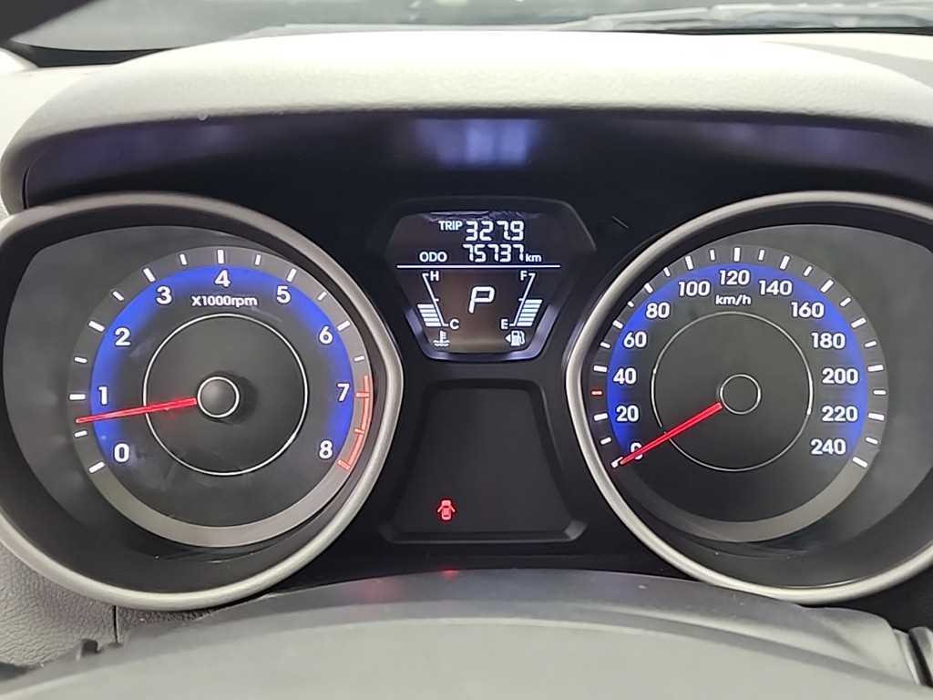 HYUNDAI Avante - Vista 6
