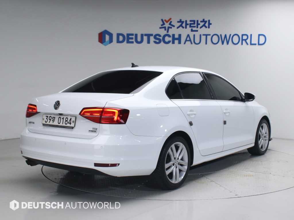 Volkswagen Jetta - Vista 2