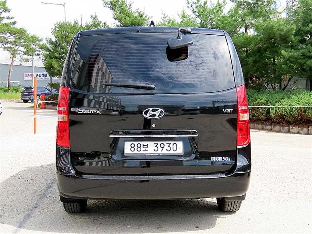 HYUNDAI Starex - Vista 4