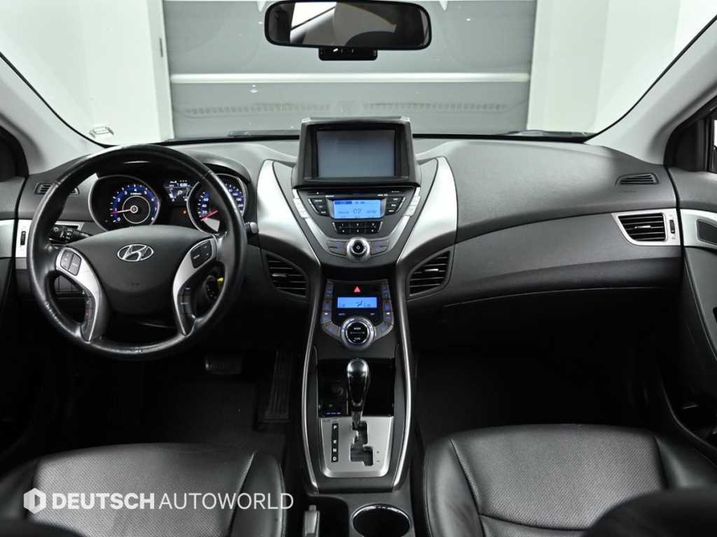 HYUNDAI Avante - Vista 7