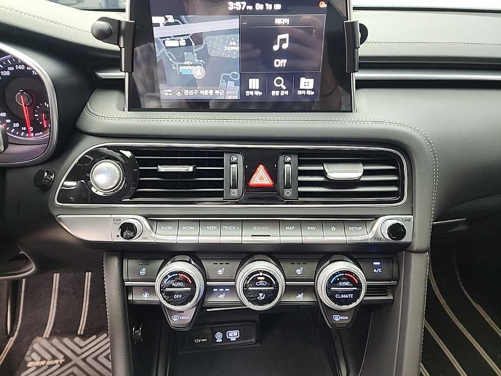 Genesis G70 - Vista 10