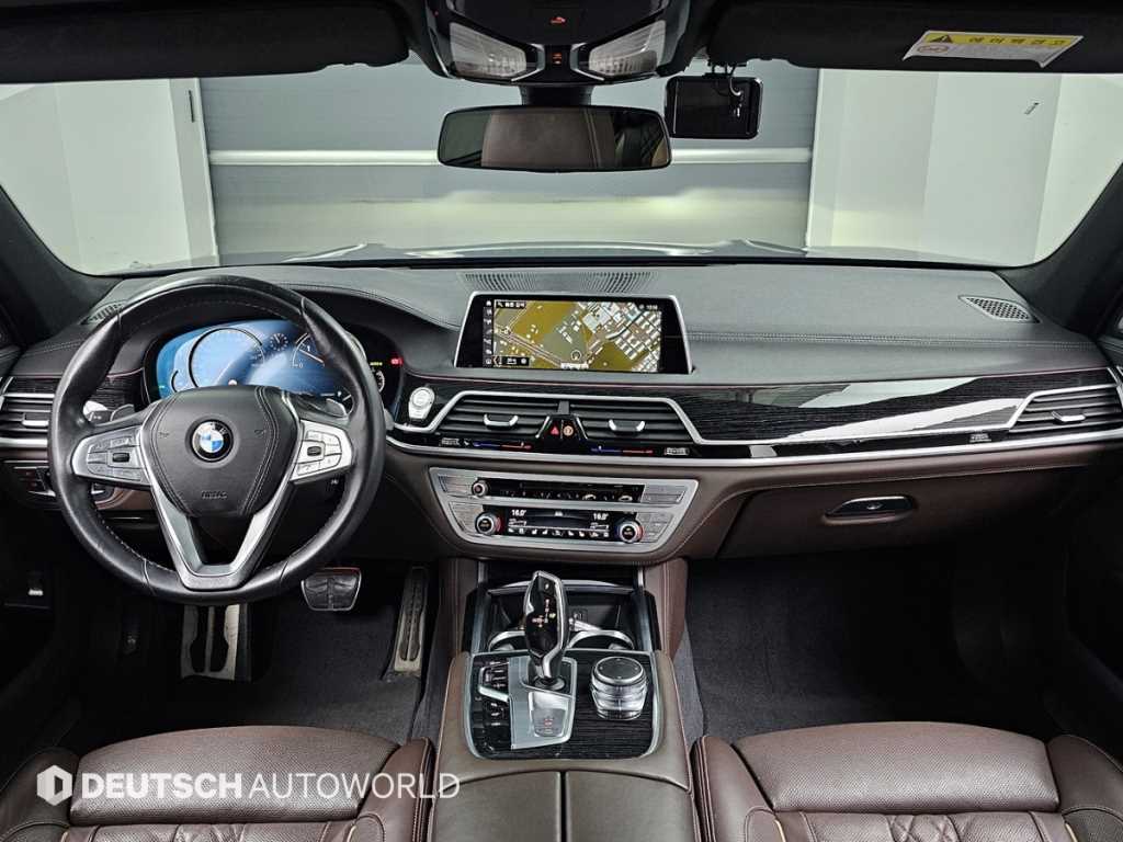 BMW 7 Series - Vista 8